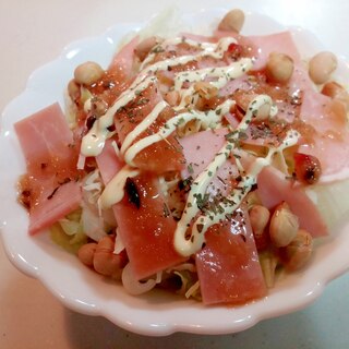 レタス・キャベツ・ハム・炒り大豆のピエトロサラダ